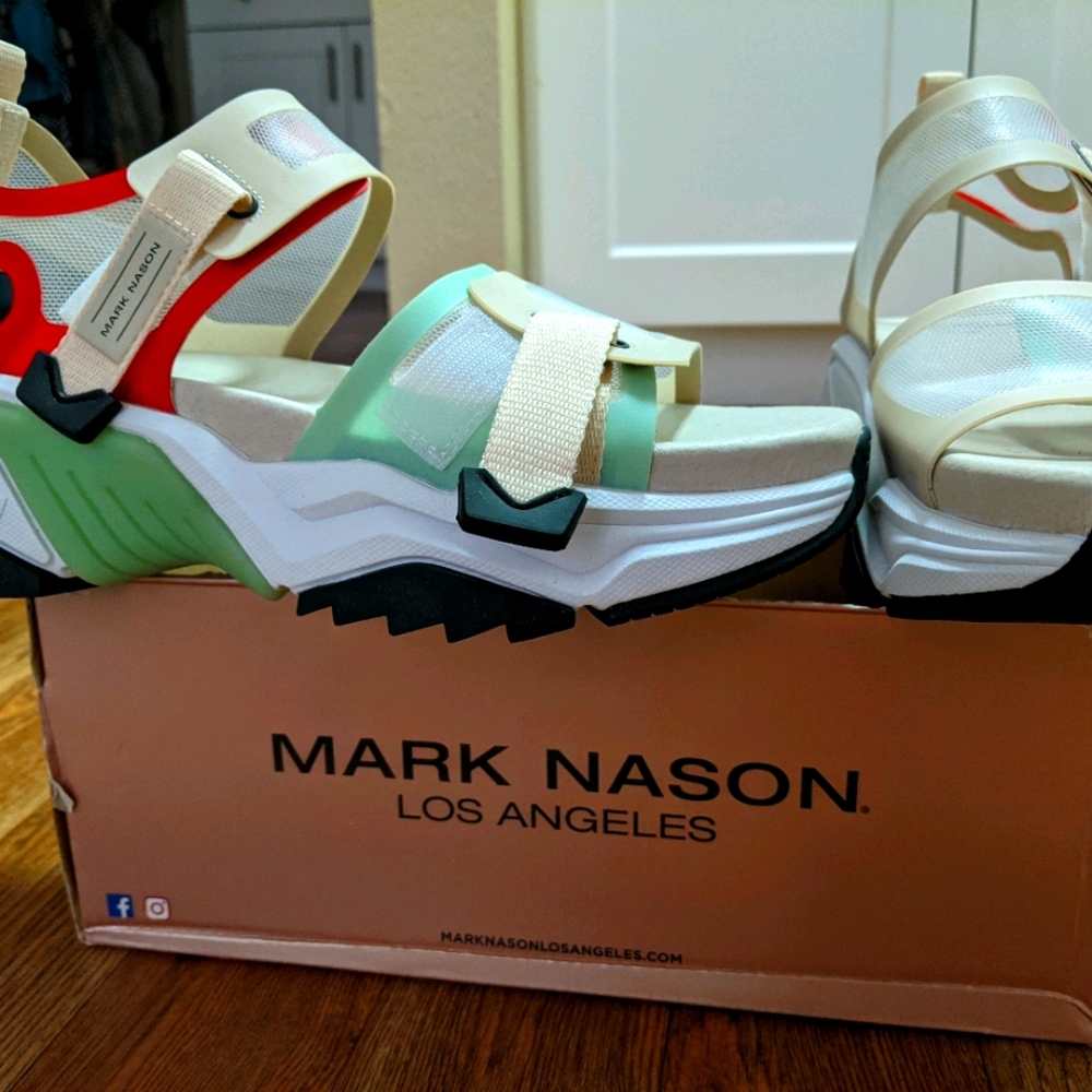Track sandals